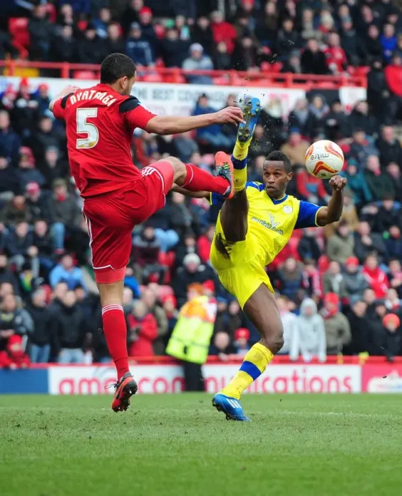Framed Print : Npower Championship Clash: Bristol City vs Sheffield Wednesday at Ashton Gate - April 1, 2013 Framed Print : Npower Championship Clash: Bristol City vs Sheffield Wednesday at Ashton Gate - April 1, 2013