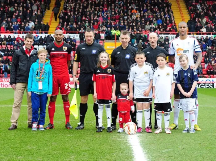 Framed Print : Npower Championship Showdown: Bristol City vs. Bolton Wanderers at Ashton Gate (13 / 04 / 2013)