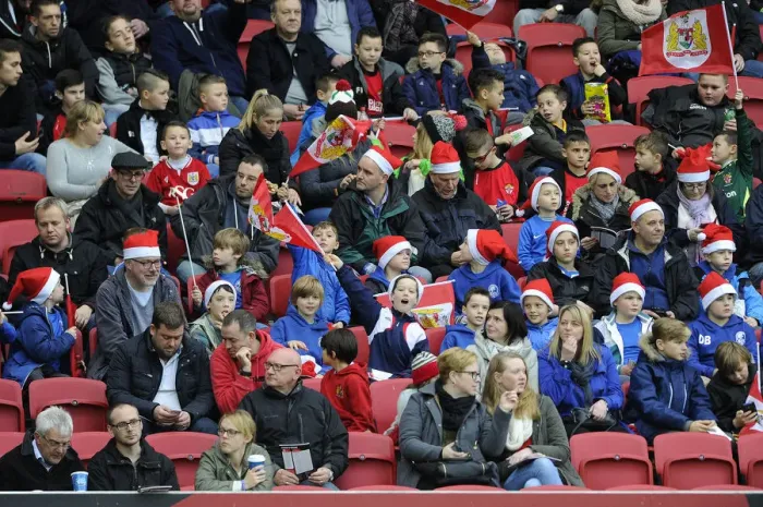Framed Print : Passionate Bristol City Fans at Ashton Gate, 2015 - Sky Bet Championship: Bristol City vs QPR Framed Print : Passionate Bristol City Fans at Ashton Gate, 2015 - Sky Bet Championship: Bristol City vs QPR