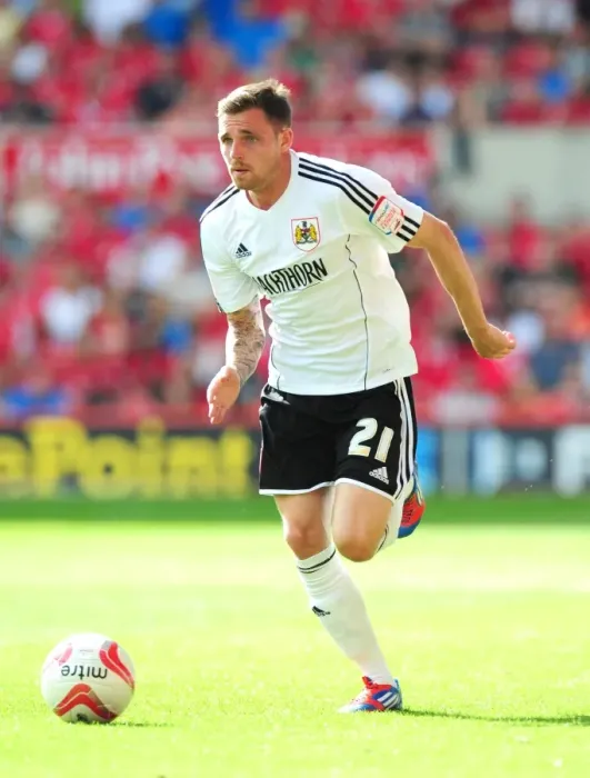 Framed Print : Paul Anderson in Action: Nottingham Forest vs. Bristol City Championship Clash Framed Print : Paul Anderson in Action: Nottingham Forest vs. Bristol City Championship Clash