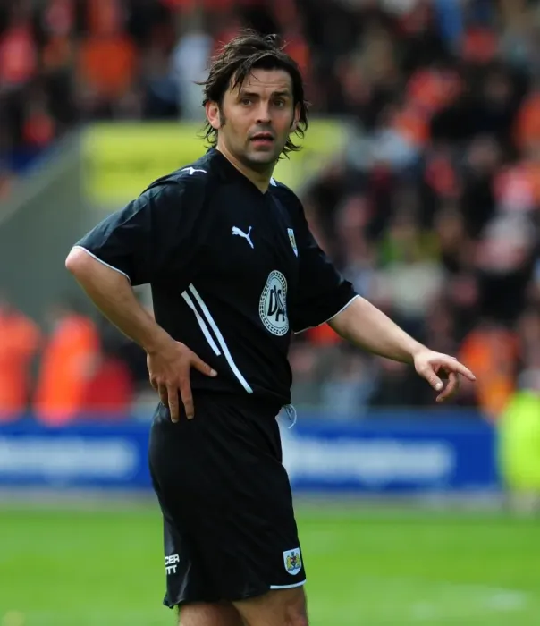 Framed Print : Paul Hartley in Action: Bristol City vs. Blackpool, Championship 2010 Framed Print : Paul Hartley in Action: Bristol City vs. Blackpool, Championship 2010