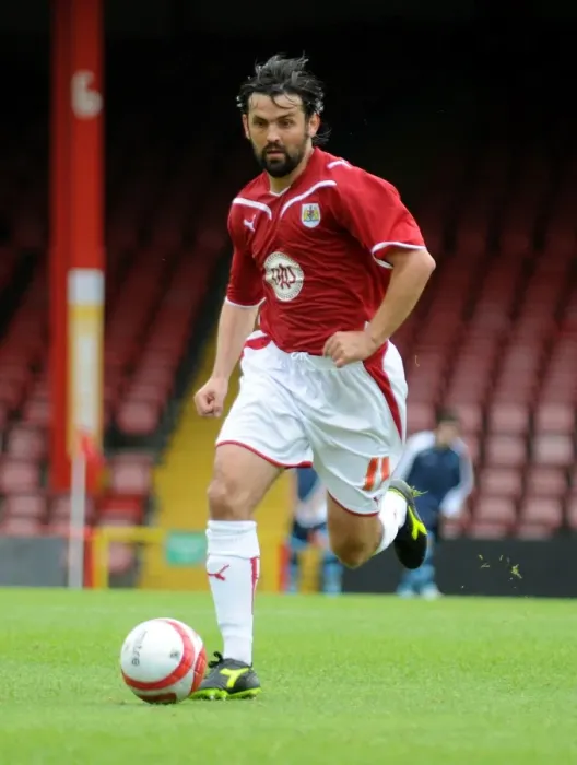 Framed Print : Paul Hartley in Action for Bristol City Against Wycombe Wanderers Framed Print : Paul Hartley in Action for Bristol City Against Wycombe Wanderers
