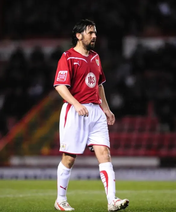 Framed Print : Paul Hartley in Action: Championship Clash between Bristol City and Barnsley (23 / 03 / 2010) Framed Print : Paul Hartley in Action: Championship Clash between Bristol City and Barnsley (23 / 03 / 2010)