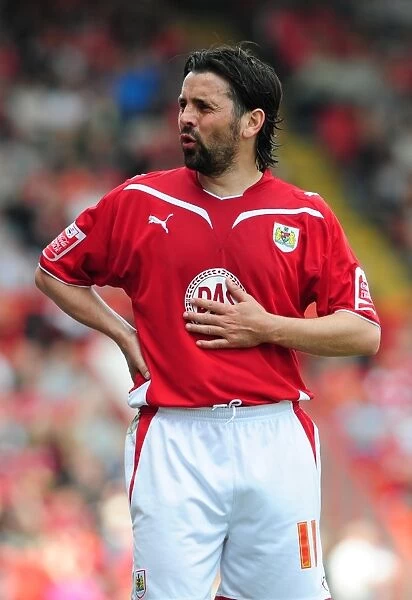 Paul Hartley in Action: Championship Showdown between Bristol City and Derby County at Ashton Gate Stadium (2010)