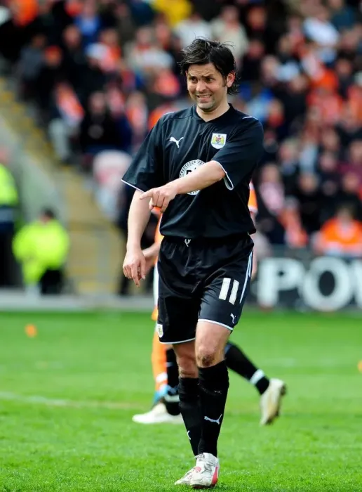 Framed Print : Paul Hartley in Action: Championship Showdown - Bristol City vs. Blackpool (02 / 05 / 2010)