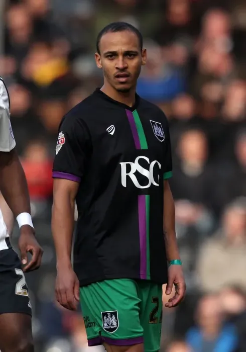 Framed Print : Peter Odemwingie in Action for Bristol City vs Fulham at Craven Cottage, 2016