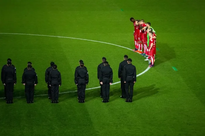 Framed Print : Remembrance Day Tribute: Minutes Silence at Ashton Gate Stadium - Bristol City vs Brighton & Hove Albion, Sky Bet Championship (November 2016) Framed Print : Remembrance Day Tribute: Minutes Silence at Ashton Gate Stadium - Bristol City vs Brighton & Hove Albion, Sky Bet Championship (November 2016)