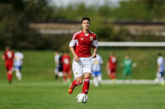 Framed Print : Rising Star Aron Davies Shines: Bristol City U18 vs Brighton & Hove Albion U18 Framed Print : Rising Star Aron Davies Shines: Bristol City U18 vs Brighton & Hove Albion U18
