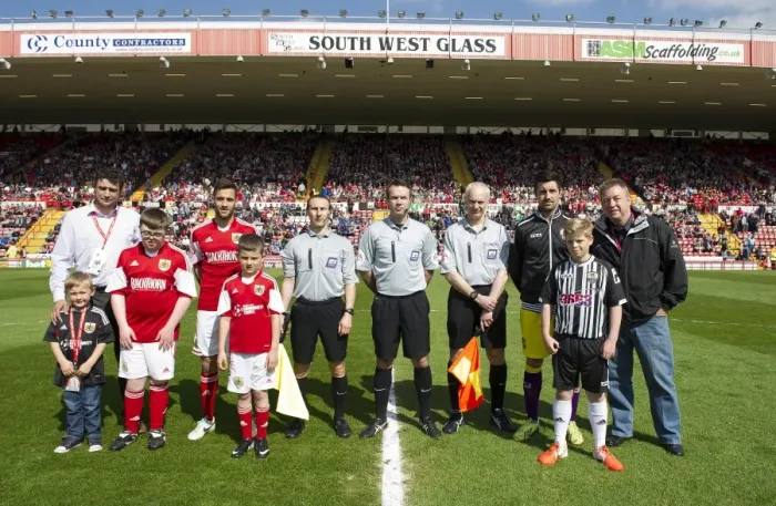 Framed Print : Rivalry at Ashton Gate: Bristol City vs Notts County, April 2014