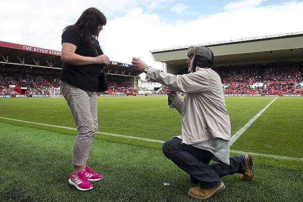 A Romantic Half-Time Moment at Ashton Gate: Marriage Proposal During Bristol City vs. Newcastle United Match