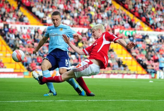 Framed Print : Ryan McGivern's Cross: Championship Clash Between Bristol City and Hull City at Ashton Gate Stadium on 24 / 09 / 2011 Framed Print : Ryan McGivern's Cross: Championship Clash Between Bristol City and Hull City at Ashton Gate Stadium on 24 / 09 / 2011