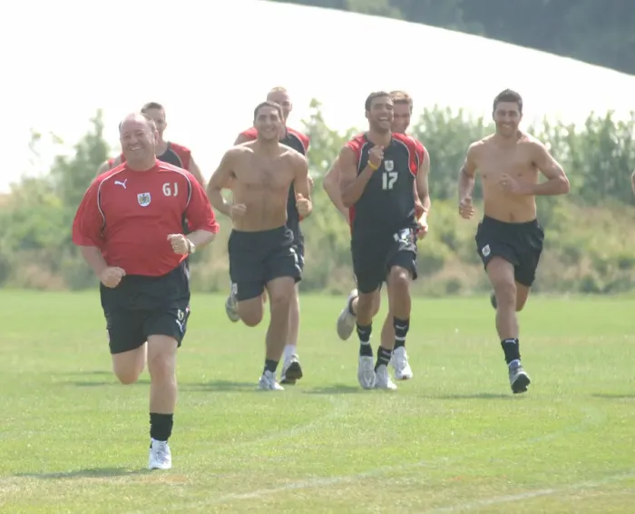 Framed Print : Behind the Scenes: 2006-07 - Bristol City FC Training Sessions at Their Ground Framed Print : Behind the Scenes: 2006-07 - Bristol City FC Training Sessions at Their Ground