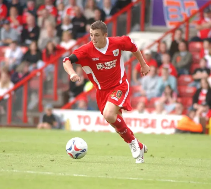 Framed Print : Scott Brown in Action for Bristol City Football Club (05-06) Framed Print : Scott Brown in Action for Bristol City Football Club (05-06)