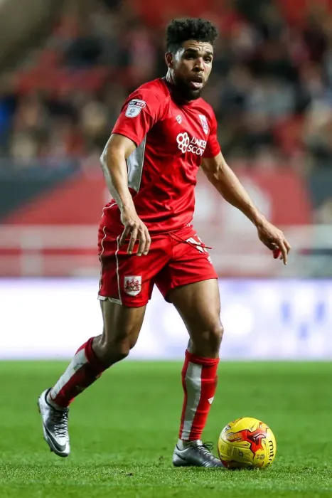 Framed Print : Scott Golbourne in Action: Bristol City vs Brentford, Sky Bet Championship (Dec. 13, 2016) - Ashton Gate Stadium