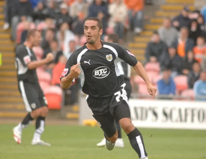 Framed Print : Scott Murray in Action: Blackpool vs. Bristol City