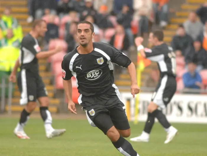 Framed Print : Scott Murray in Action for Bristol City Against Blackpool Framed Print : Scott Murray in Action for Bristol City Against Blackpool