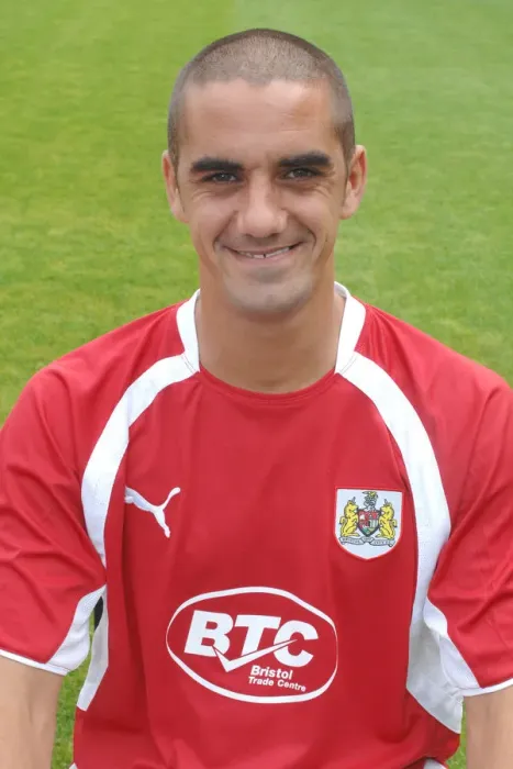 Framed Print : Scott Murray in Action for Bristol City Football Club Framed Print : Scott Murray in Action for Bristol City Football Club