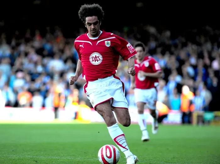 Framed Print : Scott Murray in Action: Bristol City vs Sheffield Wednesday