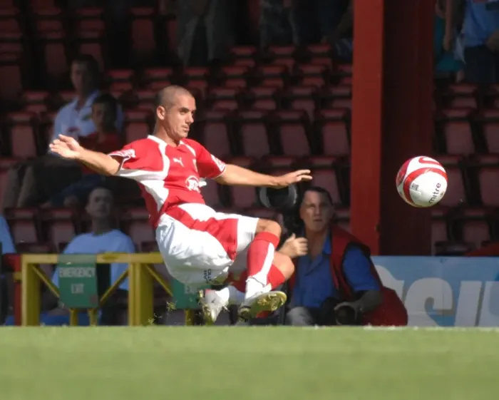 Framed Print : Scott Murray in Action: A Clash Between Bristol City and Scunthorpe United