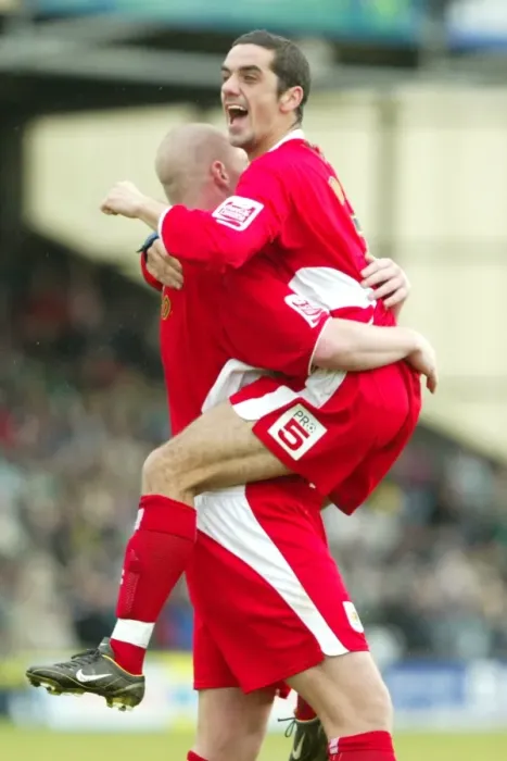 Framed Print : Scott Murray in Action: Thrilling Moments from Bristol City Football Club (05-06) Framed Print : Scott Murray in Action: Thrilling Moments from Bristol City Football Club (05-06)