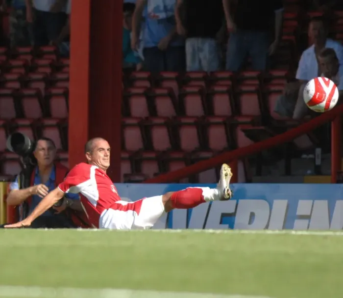 Framed Print : Scott Murray vs Scunthorpe United: A Football Battle at Bristol City