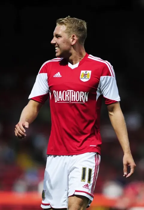 Framed Print : Scott Wagstaff in Action: Bristol City vs Bradford City, August 2013 Framed Print : Scott Wagstaff in Action: Bristol City vs Bradford City, August 2013