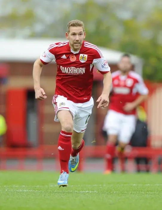 Framed Print : Scott Wagstaff in Action: Bristol City vs Dagenham and Redbridge, FA Cup First Round