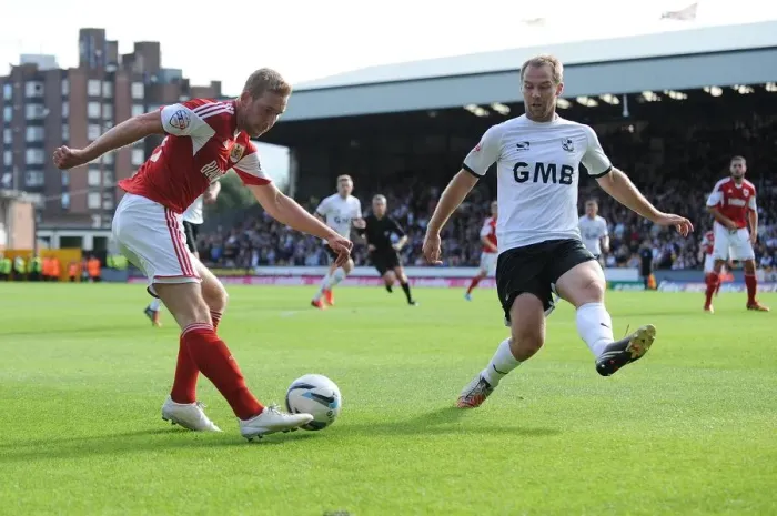 Framed Print : Scott Wagstaff Crosses for Bristol City at Vale Park, 2013 Framed Print : Scott Wagstaff Crosses for Bristol City at Vale Park, 2013