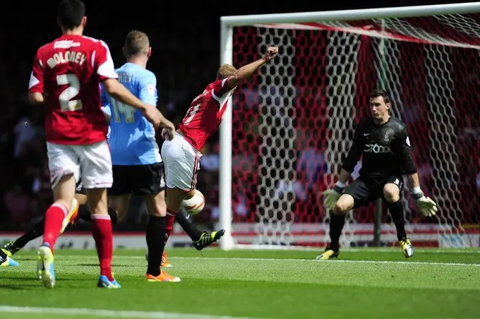 Framed Print : Scott Wagstaff Scores the Opener for Bristol City against Bradford City, 2013 Framed Print : Scott Wagstaff Scores the Opener for Bristol City against Bradford City, 2013