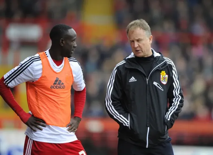 Framed Print : Sean O'Driscoll Gives Instructions to Albert Adomah during Bristol City vs Middlesbrough, Npower Championship (March 9, 2013) Framed Print : Sean O'Driscoll Gives Instructions to Albert Adomah during Bristol City vs Middlesbrough, Npower Championship (March 9, 2013)