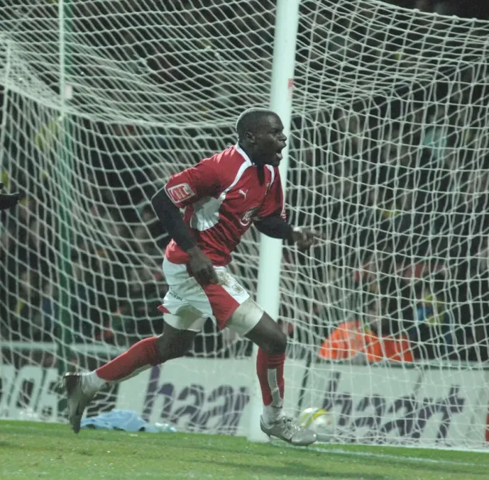Framed Print : Showunmi in Action: Watford vs. Bristol City Framed Print : Showunmi in Action: Watford vs. Bristol City