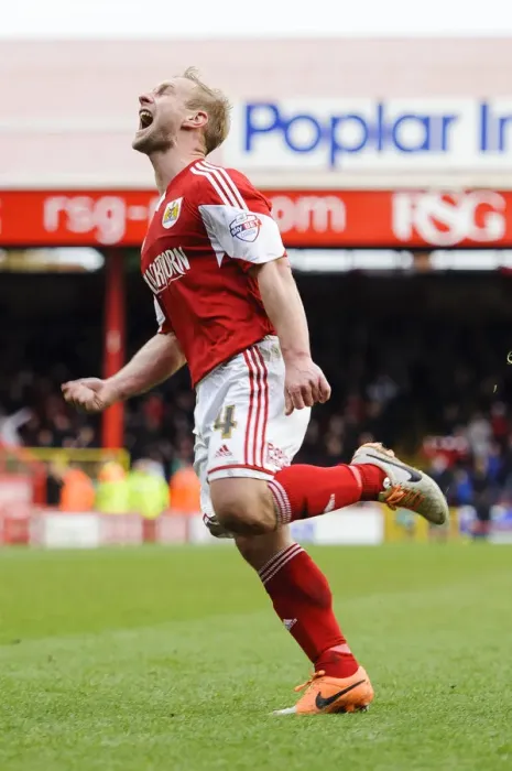 Framed Print : Simon Gillett Scores the Thrilling Winning Goal for Bristol City Against Gillingham in Sky Bet League One, March 2014 Framed Print : Simon Gillett Scores the Thrilling Winning Goal for Bristol City Against Gillingham in Sky Bet League One, March 2014