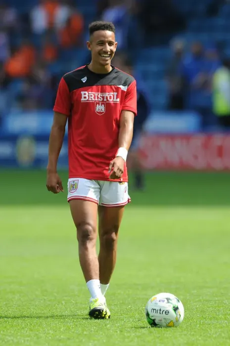 Framed Print : Sky Bet Championship Showdown: Callum Robinson in Action for Bristol City at Hillsborough Stadium - Sheffield Wednesday vs. Bristol City (August 8, 2015)