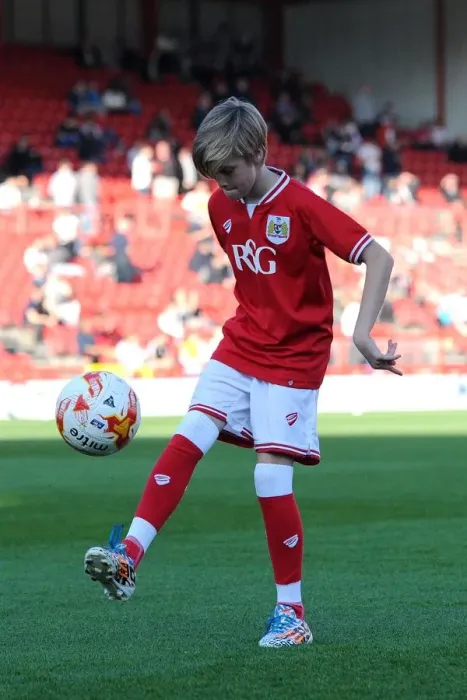 Framed Print : Sky Bet Championship: Thrilling Showdown between Bristol City and Fulham at Ashton Gate Stadium (October 2015)