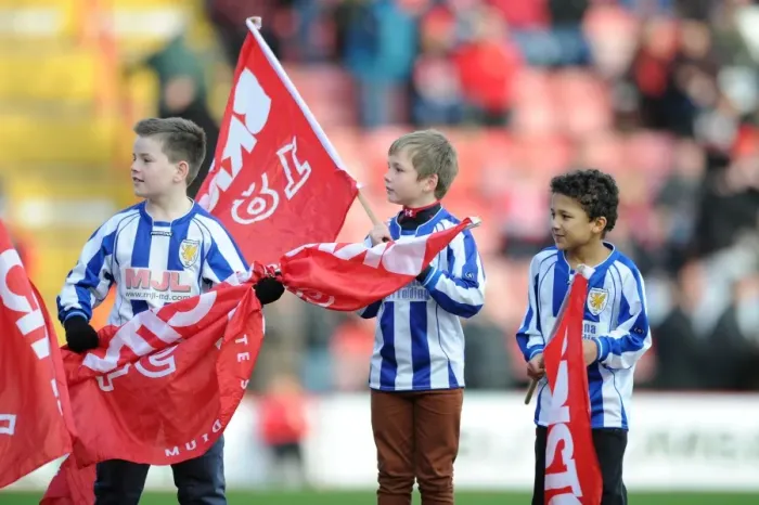 Framed Print : Sky Bet League One: Bristol City Welcomes Notts County with Guard of Honor at Ashton Gate, January 2015