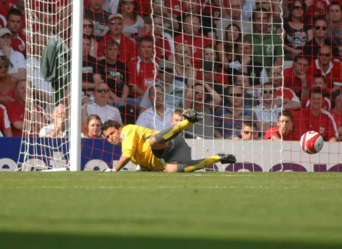 Framed Print : Stephen Henderson in Action for QPR Against Bristol City