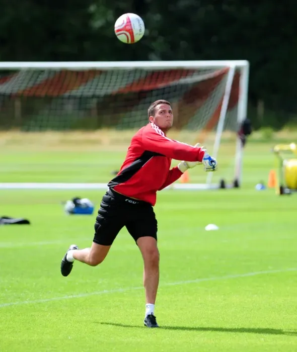 Framed Print : Stephen Henderson: Bracing for Action at Bristol City FC Pre-Season Training Framed Print : Stephen Henderson: Bracing for Action at Bristol City FC Pre-Season Training