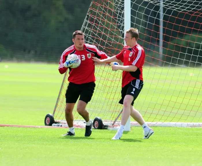 Framed Print : Stephen Henderson: Bristol City Goalkeeper in Focused Pre-Season Training Framed Print : Stephen Henderson: Bristol City Goalkeeper in Focused Pre-Season Training