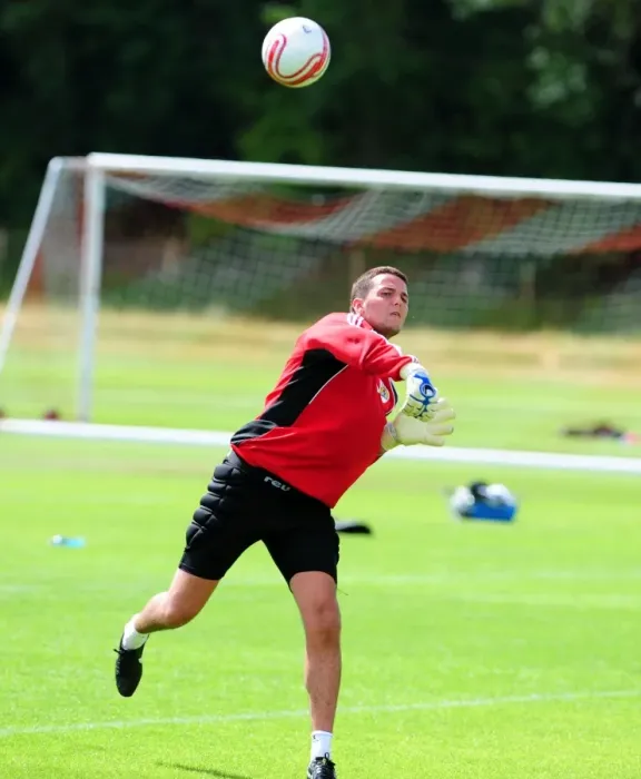 Framed Print : Stephen Henderson: Intense Pre-Season Training with Bristol City FC