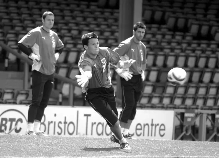 Framed Print : Stephen Henderson: Training Intensely with Bristol City FC (07-08) Framed Print : Stephen Henderson: Training Intensely with Bristol City FC (07-08)