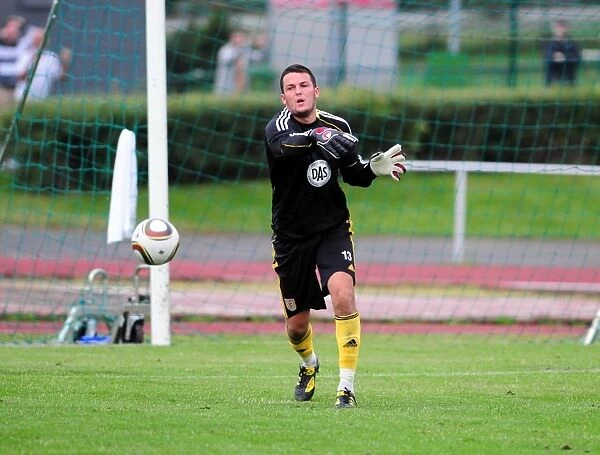 Stephen Henderson's Brave Performance: A Goalkeeper's Duel between IFK Gothenburg and Bristol City