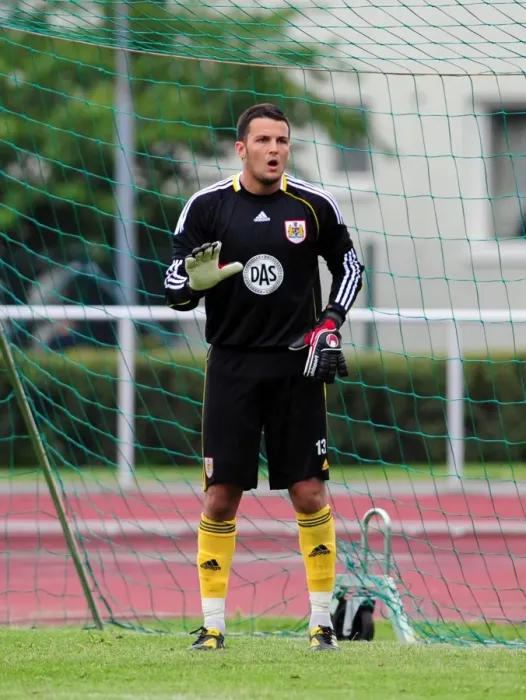 Framed Print : Stephen Henderson's Dramatic Goalkeeping Display: IFK Gothenburg vs. Bristol City Framed Print : Stephen Henderson's Dramatic Goalkeeping Display: IFK Gothenburg vs. Bristol City