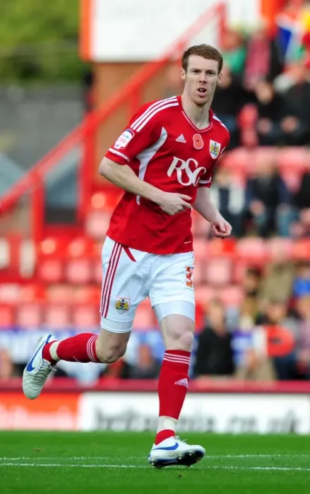 Framed Print : Stephen Pearson in Action: Bristol City vs Burnley, Championship Match at Ashton Gate Stadium (05-11-2011) Framed Print : Stephen Pearson in Action: Bristol City vs Burnley, Championship Match at Ashton Gate Stadium (05-11-2011)