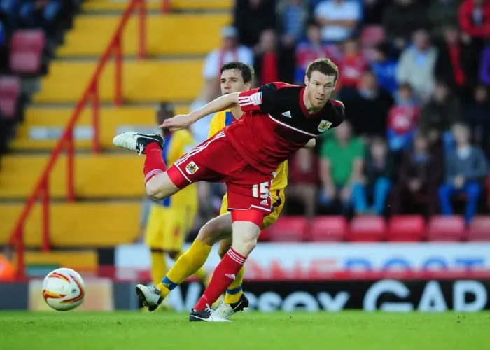 Framed Print : Stephen Pearson in Action: Championship Showdown at Ashton Gate - Bristol City vs Crystal Palace, 2012 Framed Print : Stephen Pearson in Action: Championship Showdown at Ashton Gate - Bristol City vs Crystal Palace, 2012