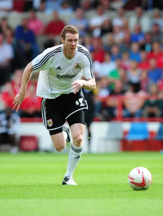 Framed Print : Stephen Pearson of Bristol City in Action Against Nottingham Forest at The City Ground, 2012