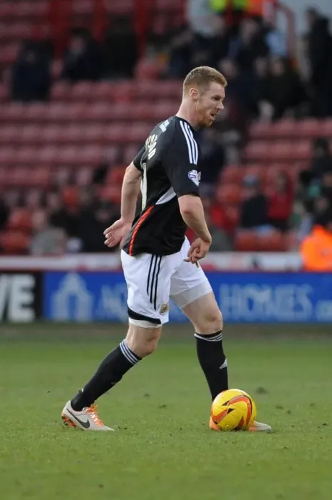 Framed Print : Stephen Pearson of Bristol City in Action Against Sheffield United, February 2014 Framed Print : Stephen Pearson of Bristol City in Action Against Sheffield United, February 2014