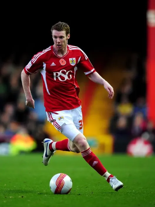 Framed Print : Stephen Pearson in Championship Action: Bristol City vs Burnley, 05 / 11 / 2011 (Editorial Use Only)