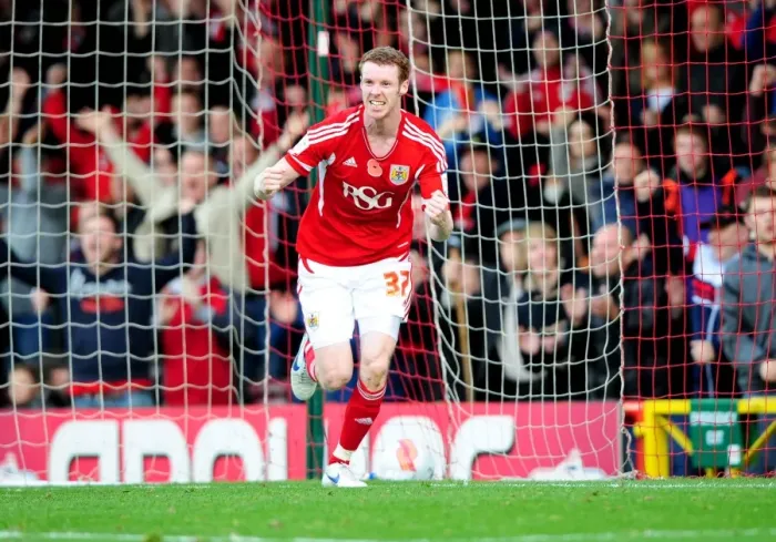 Framed Print : Stephen Pearson Scores Championship Debut Goal for Bristol City Against Burnley (05 / 11 / 2011) Framed Print : Stephen Pearson Scores Championship Debut Goal for Bristol City Against Burnley (05 / 11 / 2011)