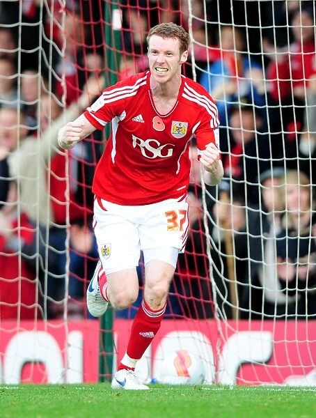 Stephen Pearson Scores Debut Goal for Bristol City Against Burnley in Championship Match - 05 / 11 / 2011