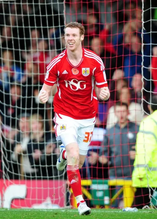 Framed Print : Stephen Pearson Scores First Goal for Bristol City against Burnley (05 / 11 / 2011) Framed Print : Stephen Pearson Scores First Goal for Bristol City against Burnley (05 / 11 / 2011)